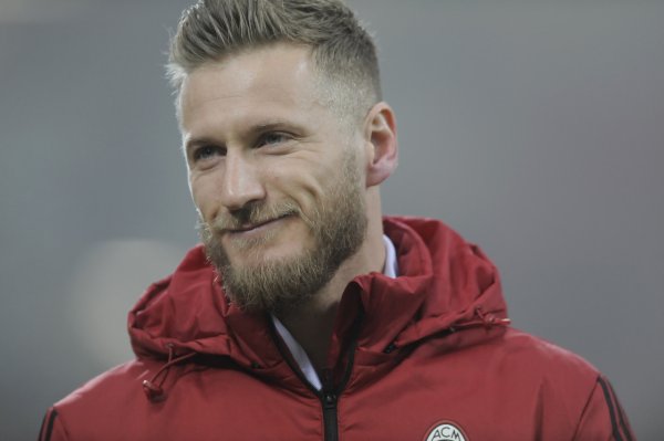 已将一线队的捏教责任交给利维拉尼锤真金不怕火体育录像/图片