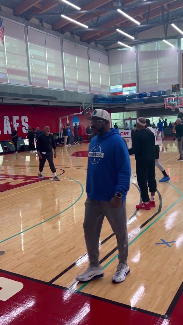 他也晒出了欧文在查考当中的片断体育录像/图片